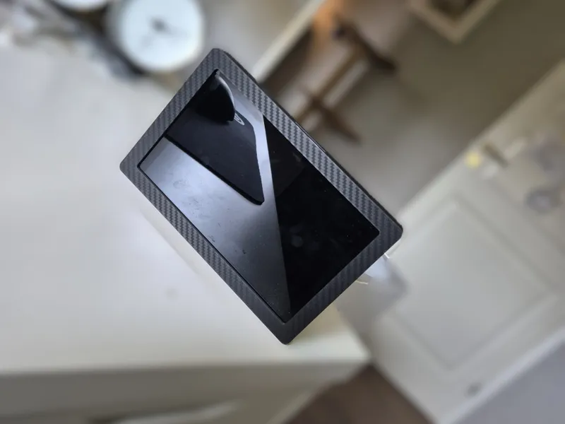 Vocore 6.8" display housing