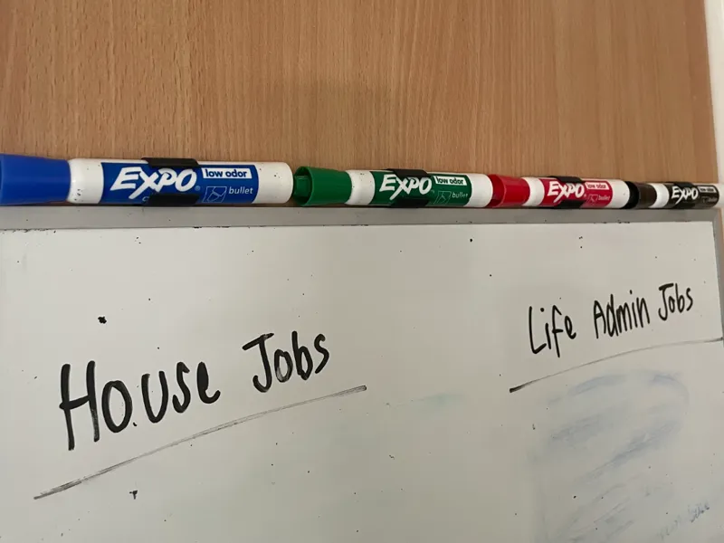 Expo dry erase marker clip