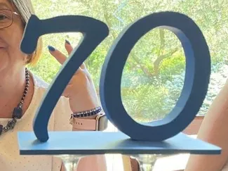 Numero 70 con base  per compleanno