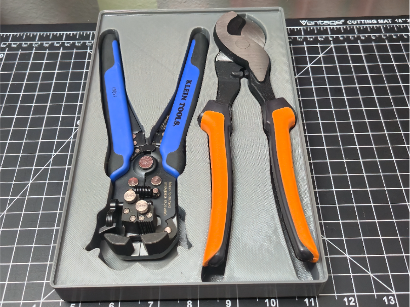 Gridfinity Wire stripper + Heavy Wire Cutter 4x6