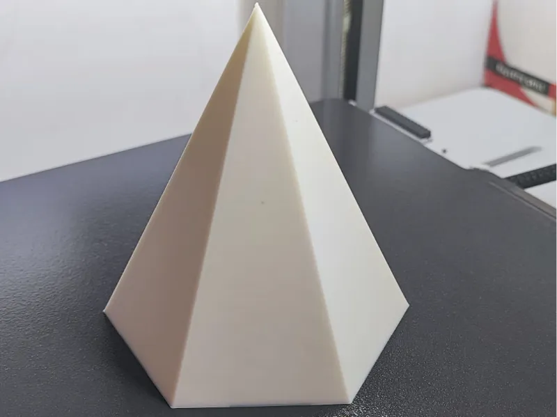 Piramide esagonale regolare senza fondo