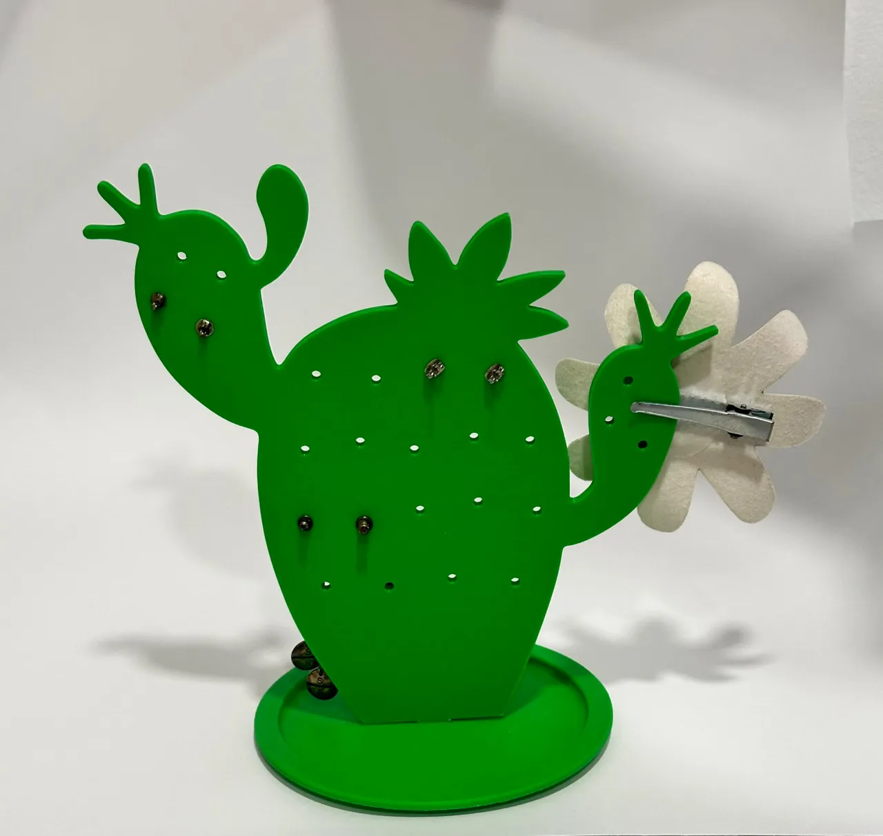 Cactus earring holder view 4