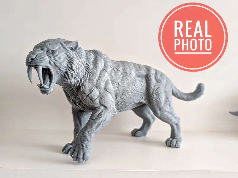 HYPER DETAILED SABRE TOOTHED TIGER