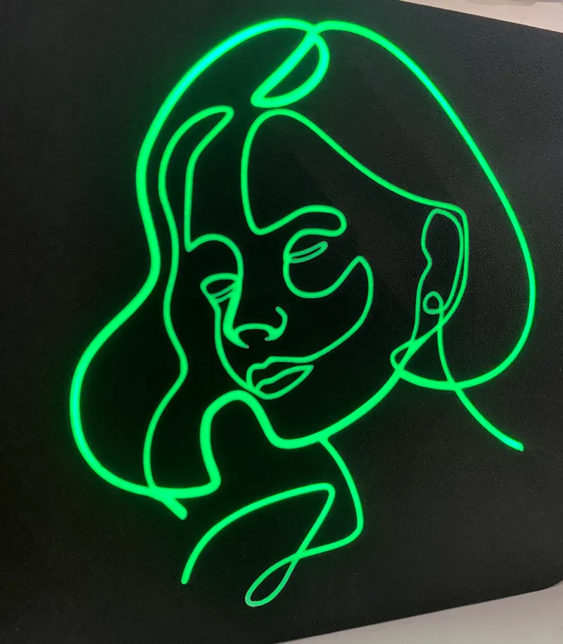 Neon Line Art Lightbox by Zemtslab.eu