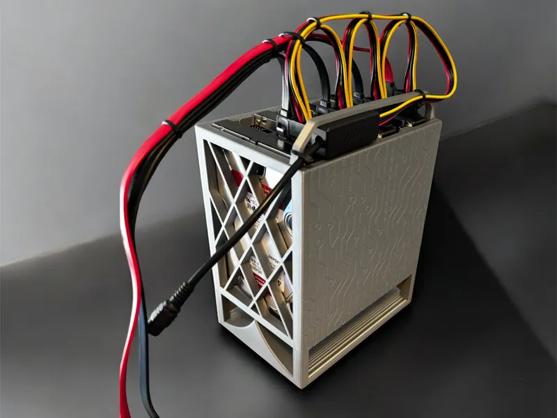4-Bay 3,5 Modular NAS Case Aktive/Passiv Cooling