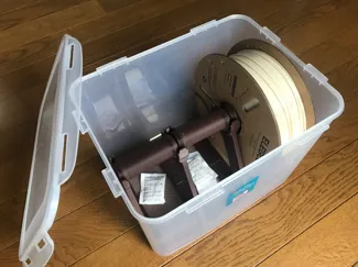 Filament stand for sealed container (Daiso/Pearl)