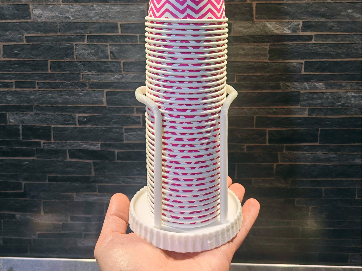 Porta bicchieri di plastica e carta da tavolo