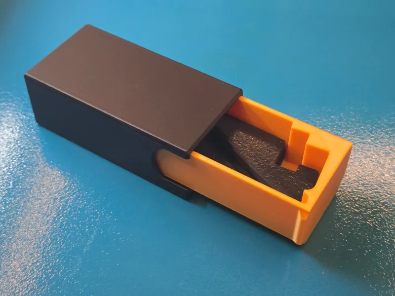 Ersatzfüße mit Box für ein altes Rummikub