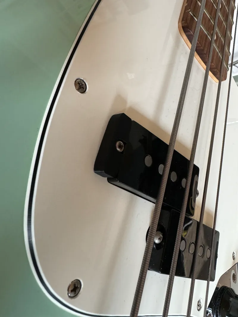 P Bass thumb rest