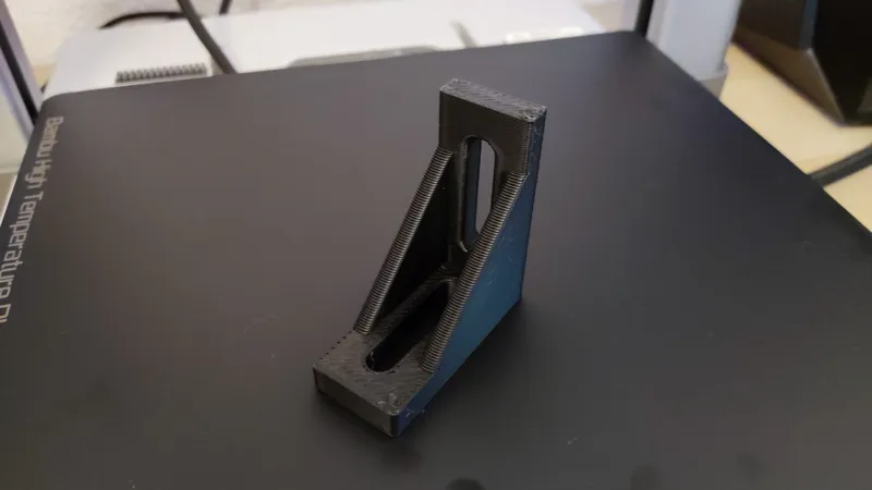 Rigid square for optical table