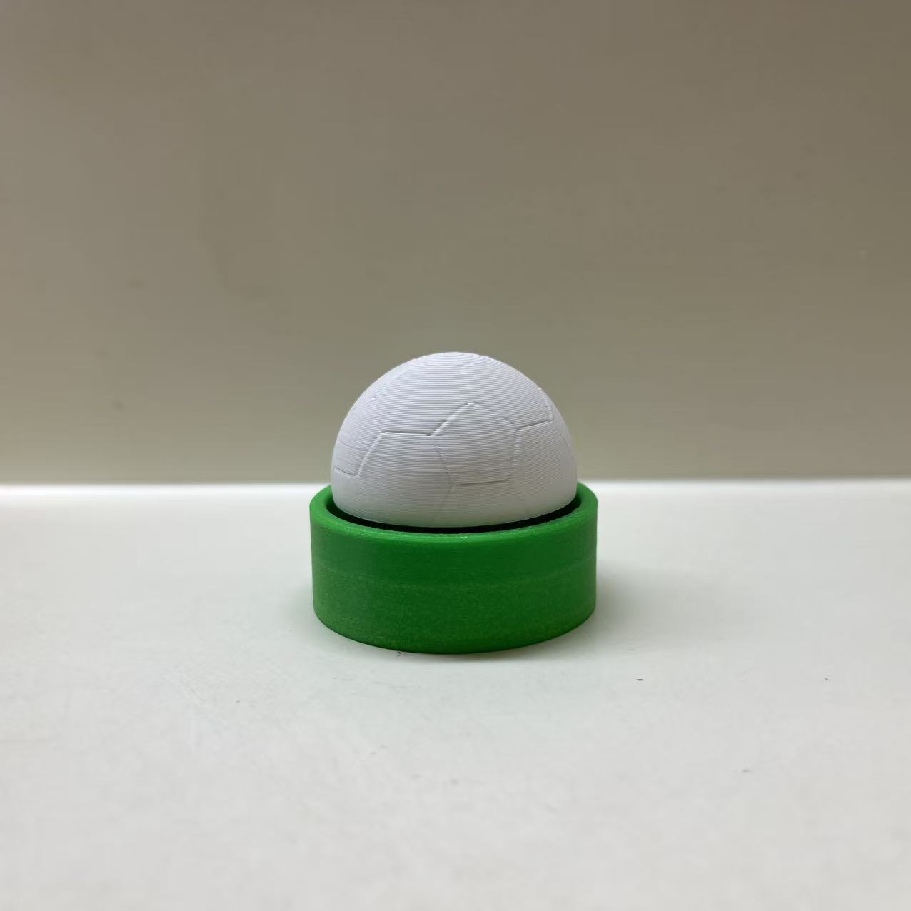 Miniatura 2 do modelo 3D 世界杯足球点击器-可活动咔哒玩具-可点击按键帽解压玩具
