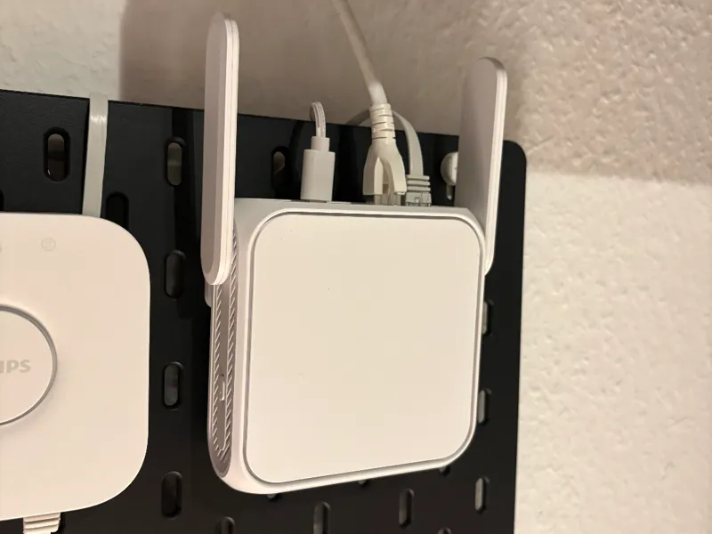 ASUS Router RT-BE58 Go Ikea SKADIS Adapter