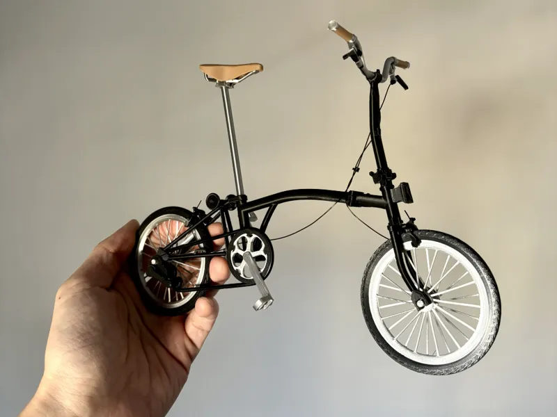 Foldable and Functional Brompton Bike Model