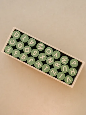 Caja o estuche: Uppercase Alphabet Dough Stamps — vista de referencia 2