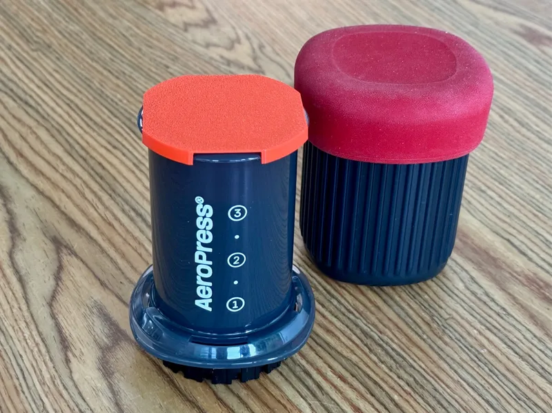 Cap for storing ground coffee inside AeroPress Go