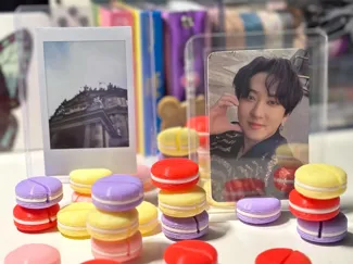 Polaroid/Photocard stand/holder