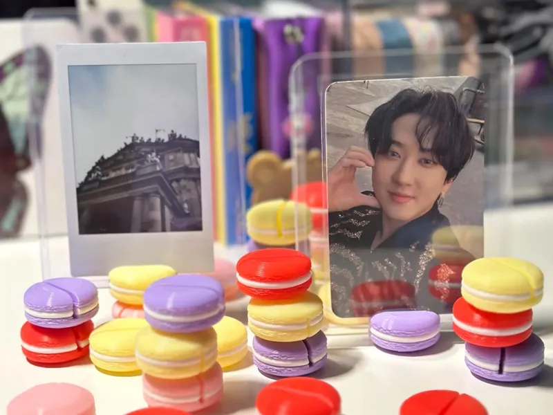 Polaroid/Photocard stand/holder