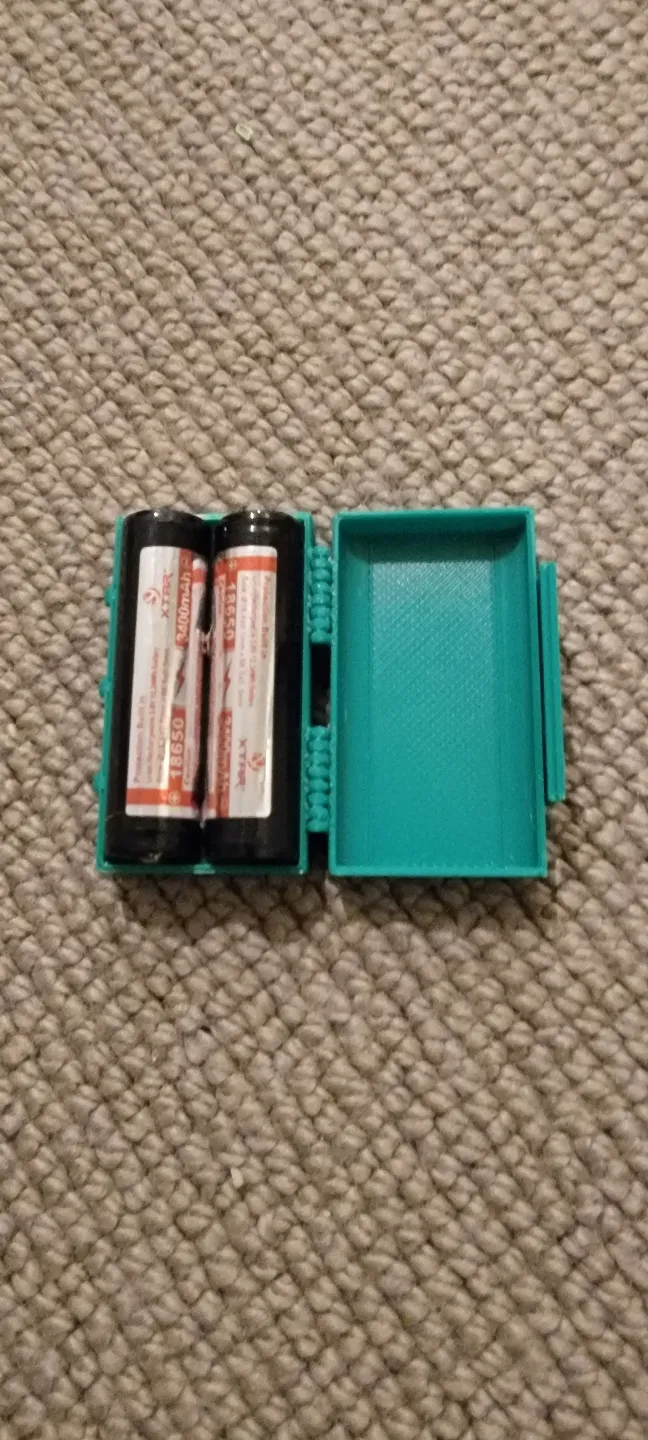 18650 battery 2-pack case with print-in-place functional hinge and clasp