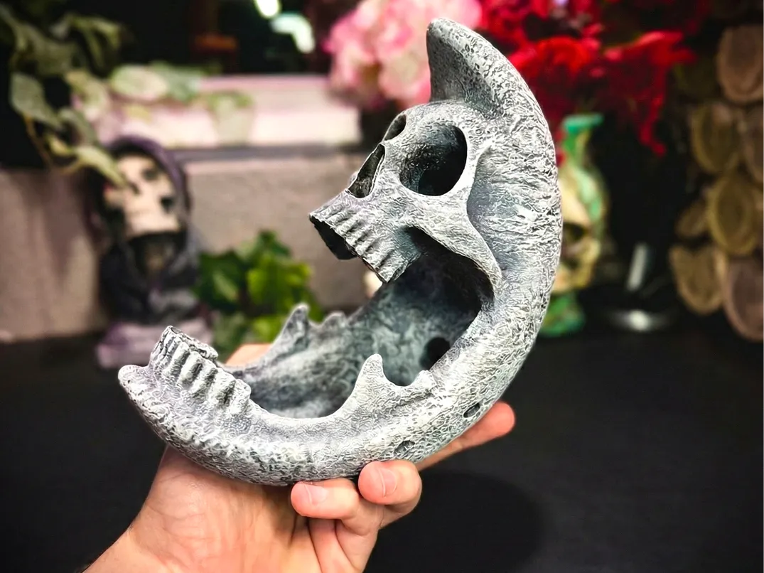 هدية مزخرفة على شكل جمجمة وقمر وكوكب قابلة للتجميع