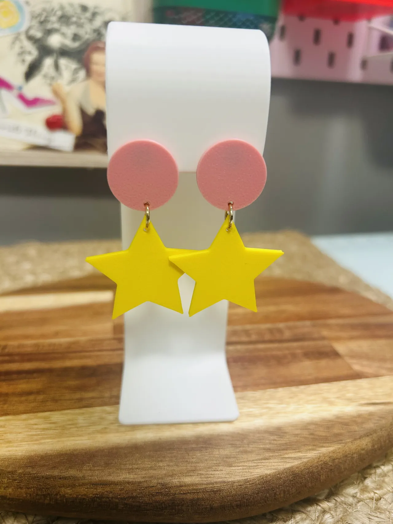 retro funky star earrings easy view 3