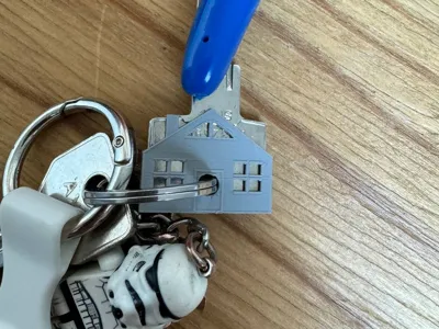 Door key cap in the shape of house