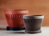 Минималистична саксия с поставка