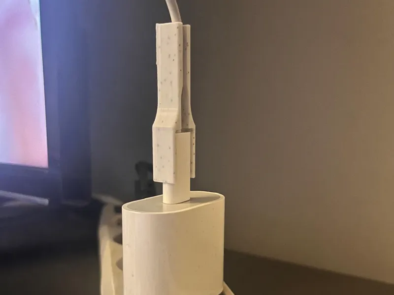 USB-C cable protector 