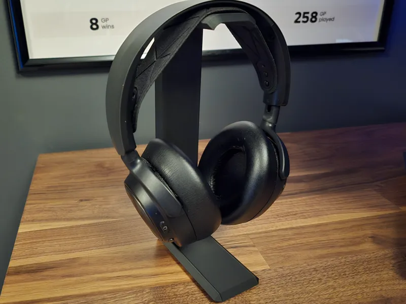 Simple and Sturdy Headphone stand