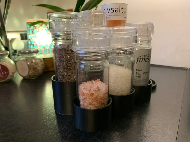 Salt and pepper grinder display