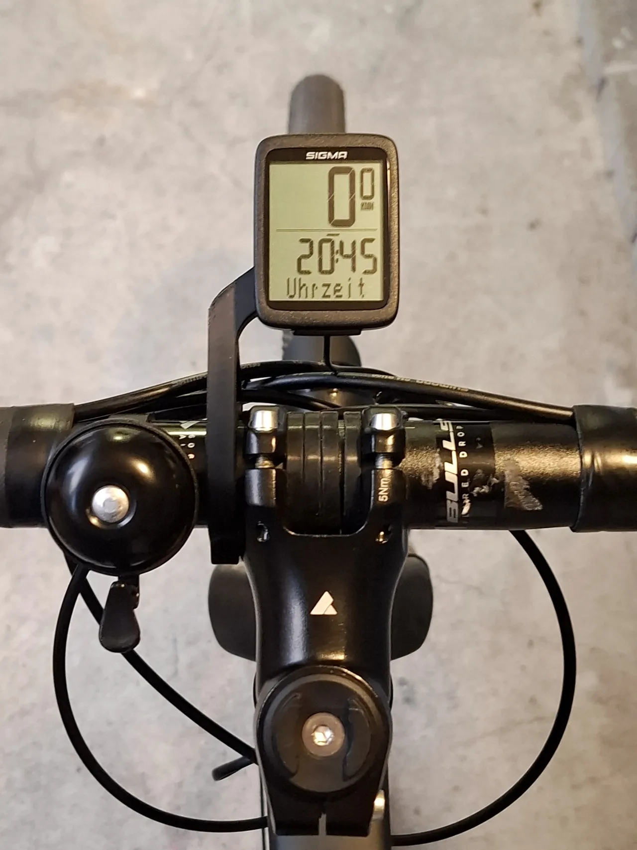 Sigma BC 10.0 WR bike computer mount view 2