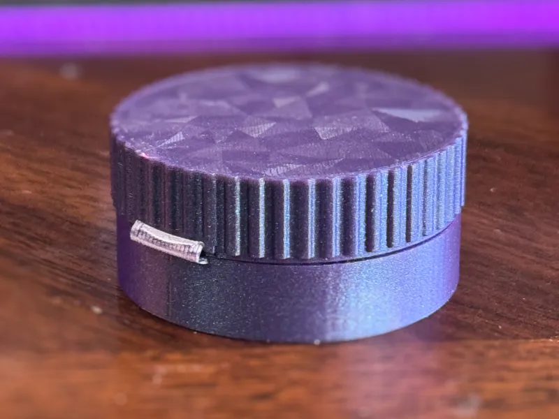 Living Hinge Round Container