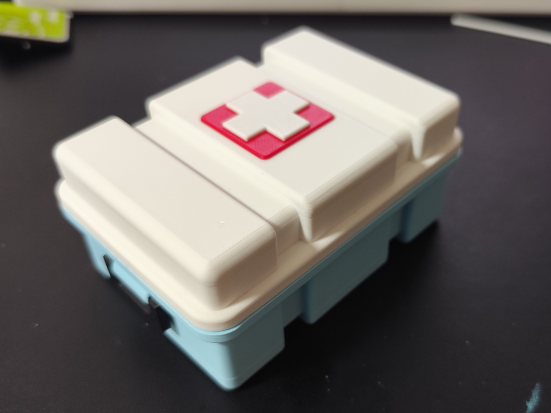 Miniatura 1 do modelo 3D 逃离鸭科夫——完美还原的大急救箱收纳盒