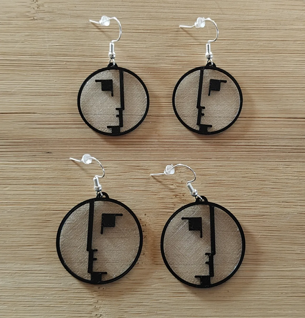Bauhaus Earrings (Pendientes Bauhaus) view 2