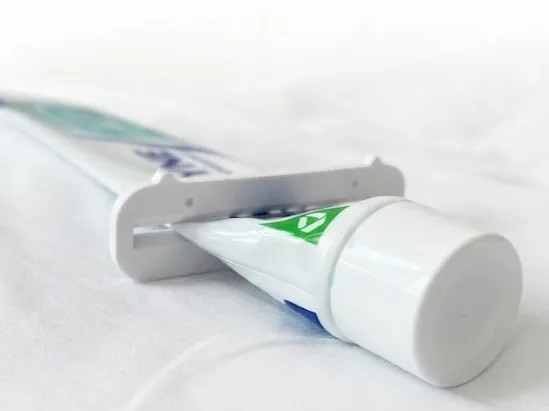 Minimalist Toothpaste Squeezer & Tube Slider (cat)