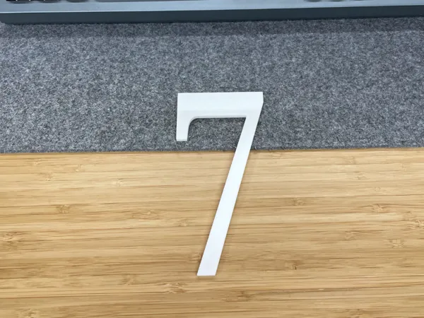 Grand chiffre 7 décoratif