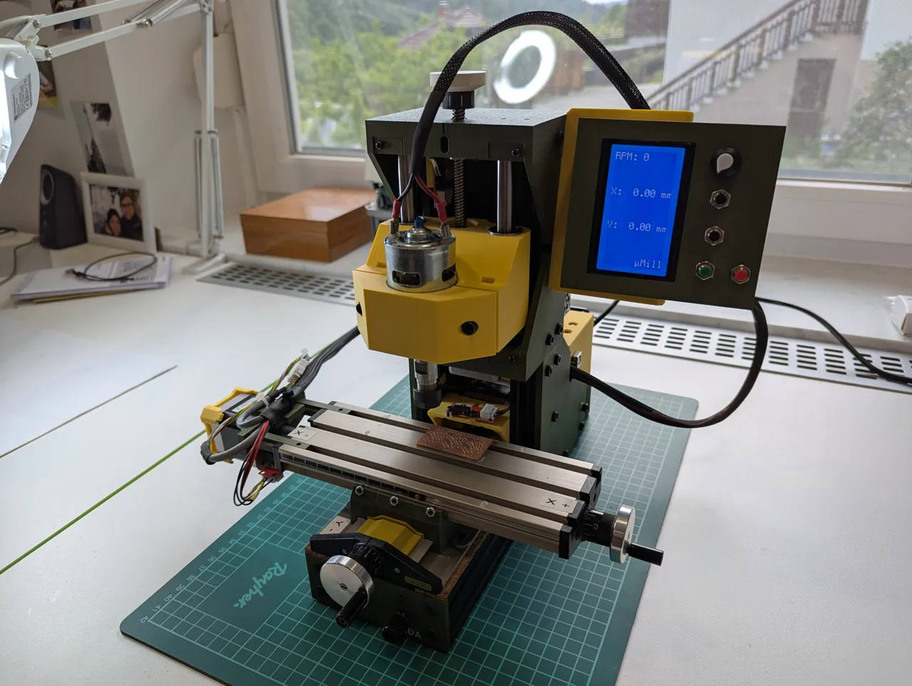 µMill – Manual Micro CNC Mill with Digital Readout view 2