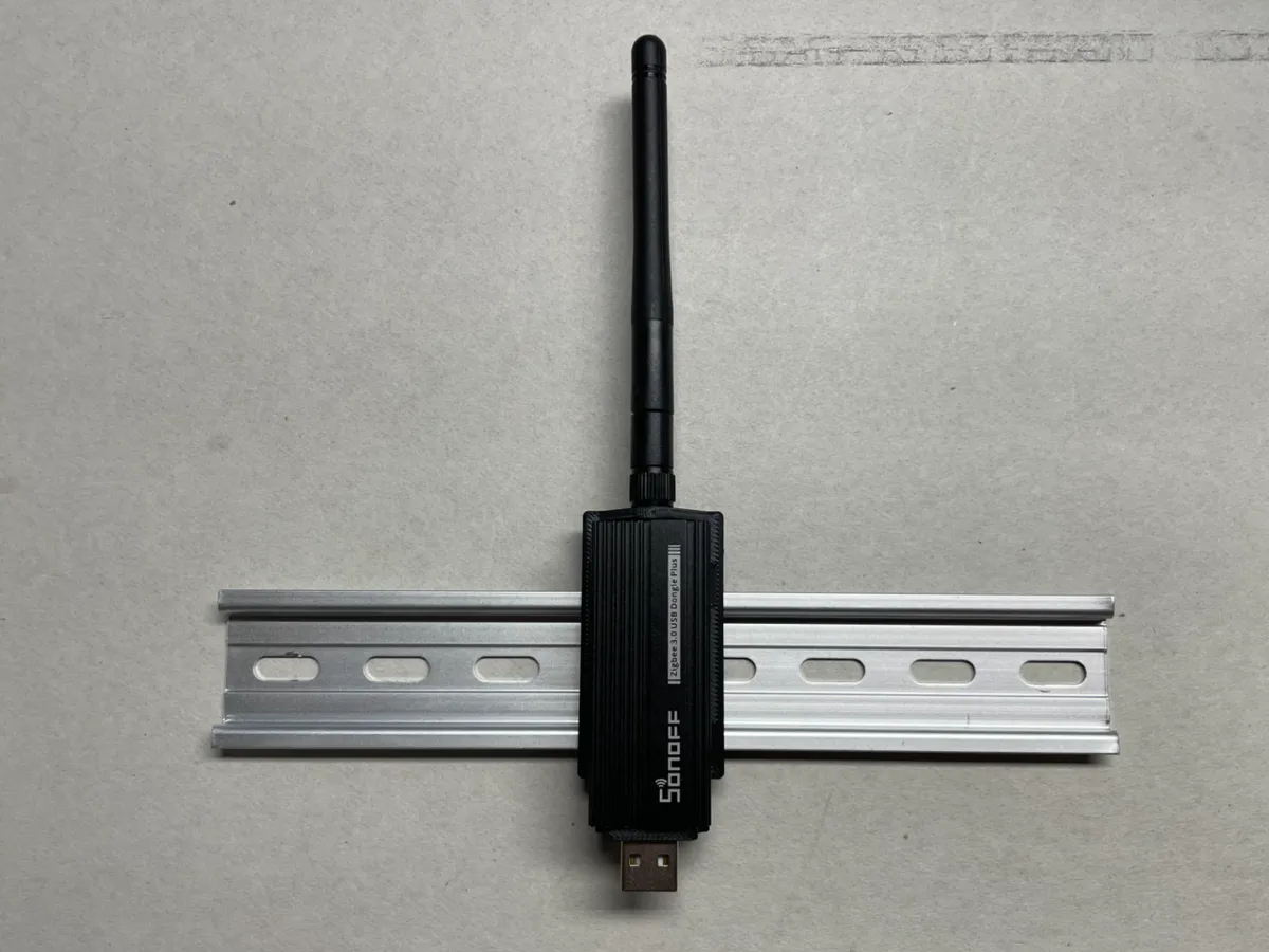 Support rail DIN pour dongle Zigbee Sonoff