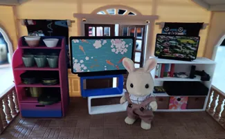 scaleable Dollhouse furniture and crockery