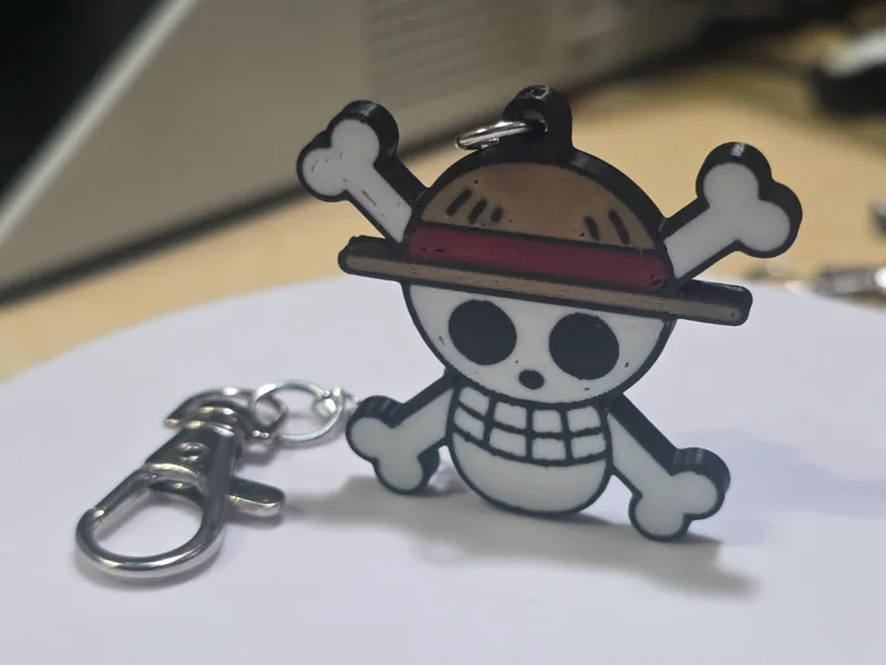 One Piece – Straw Hat Logo Keychain (Fan Art)
