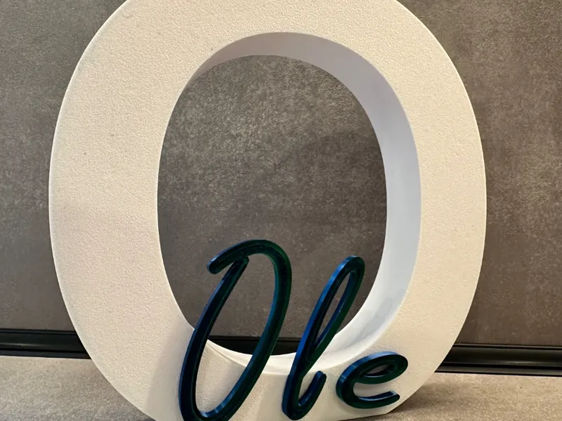 Standbuchstabe mit Name Ole