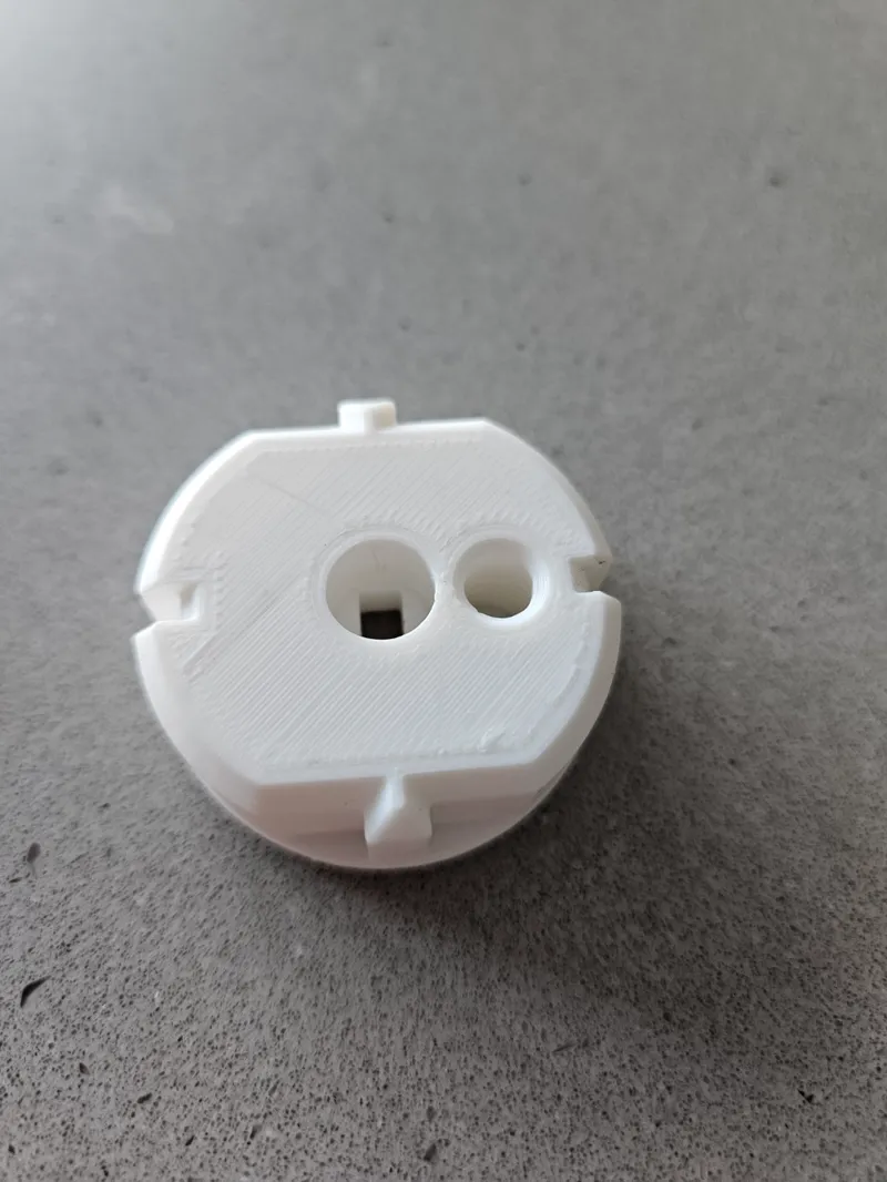 EU wall outlet / socket cover (child safety)