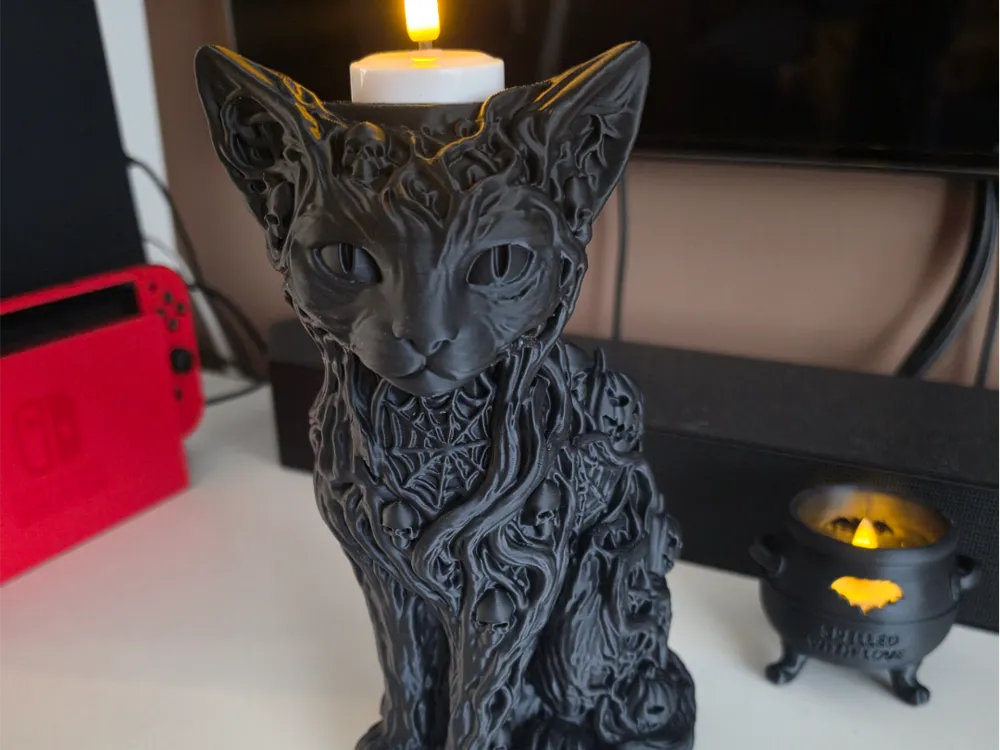 Accesorio de iluminación decorativa: Spooky Gothic Halloween Cat Candle Holder. Referencia del modelo original.