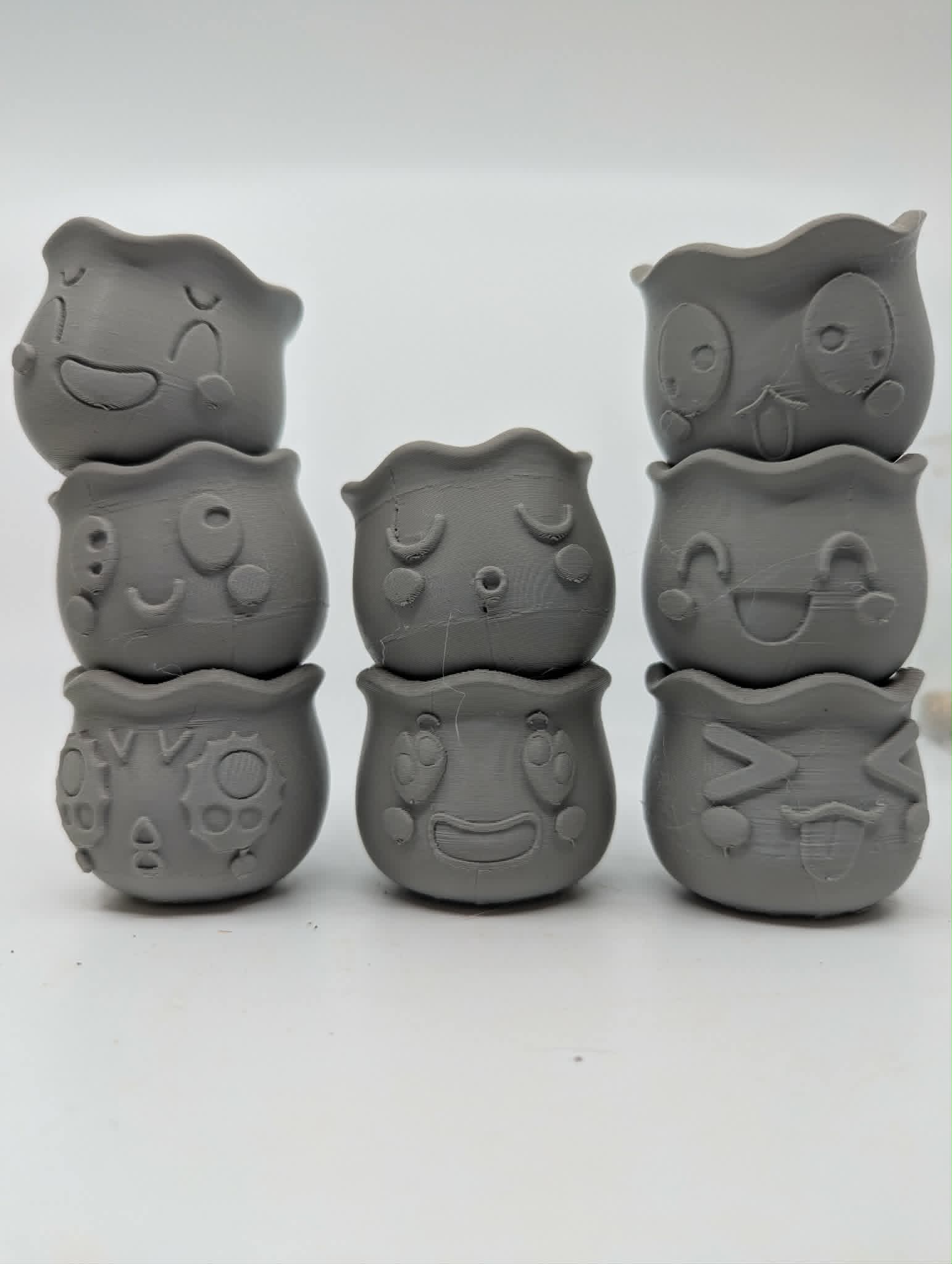Miniatura 1 do modelo 3D Cute Face Emoji Planters | Succulent Pots