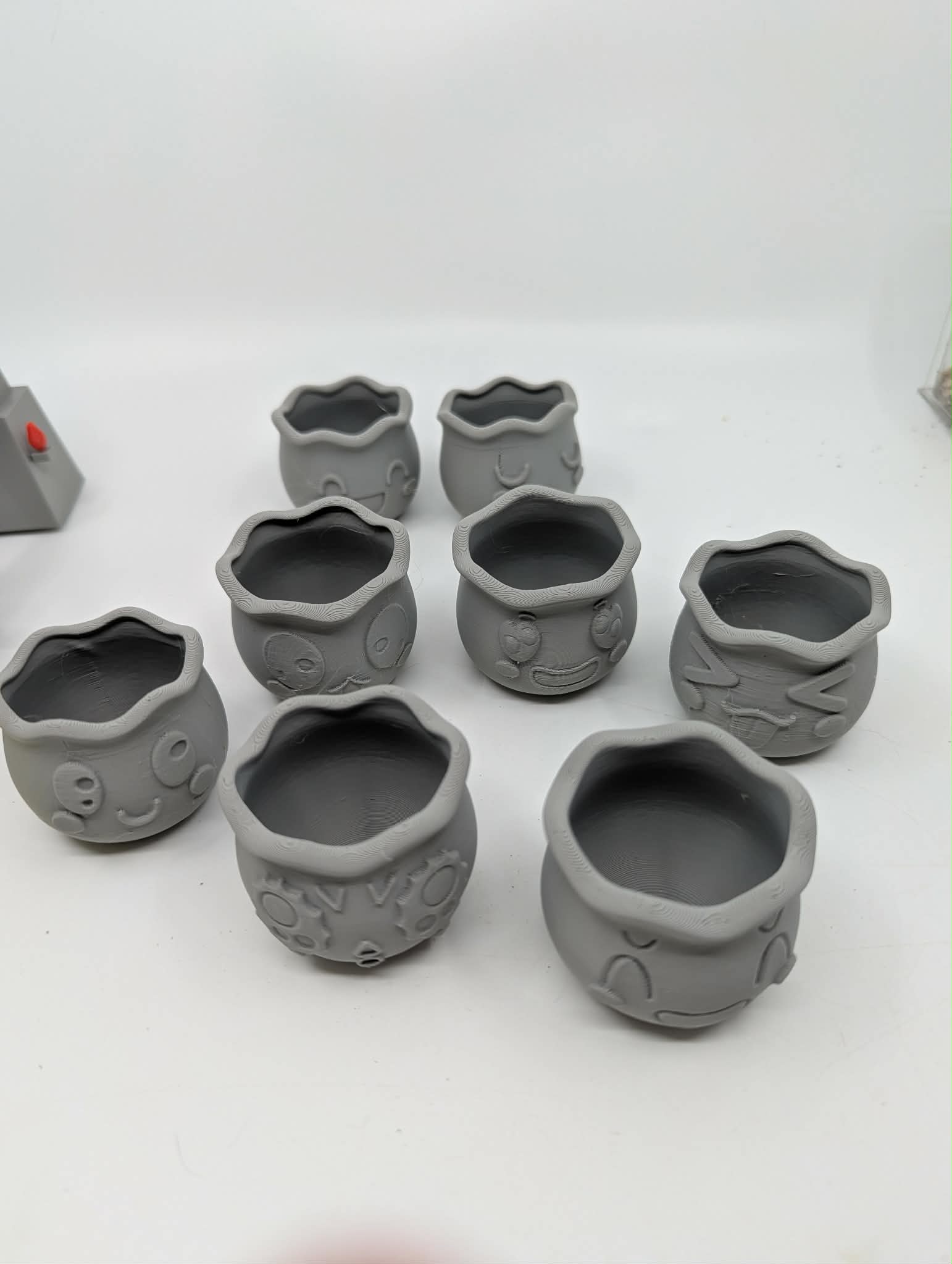 Miniatura 2 do modelo 3D Cute Face Emoji Planters | Succulent Pots