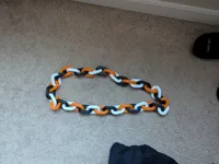 chain links (green and white)