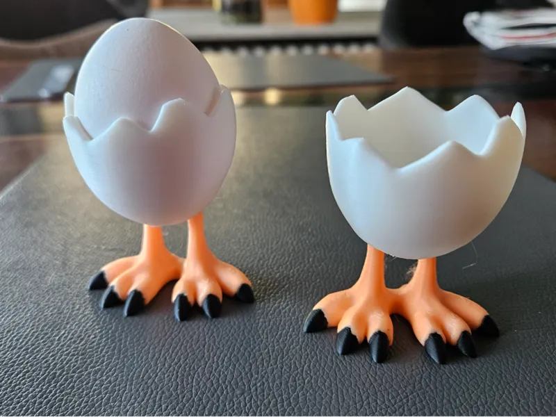 Eierbecher Breaking Egg