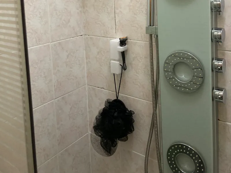 Porta rasoio e spugna doccia