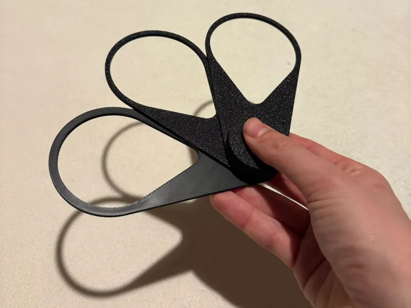 Foldable cup holder for 3 cups (Cupkeeper)