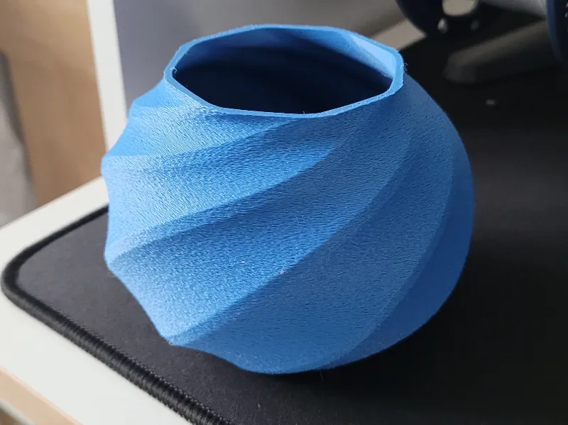 Simple minimalistic plant pot