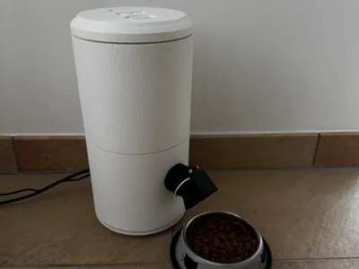 Petfeeder (scale 20%)
